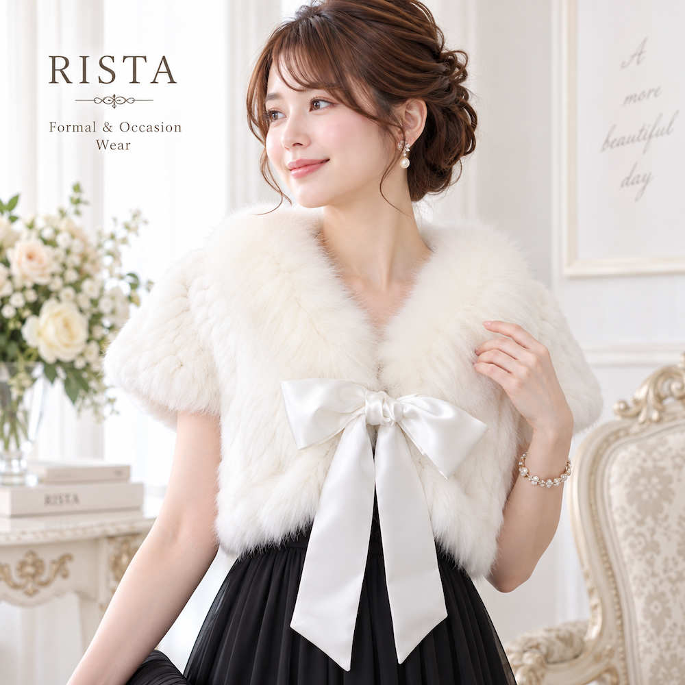 ふんわりとした天然ファーが、ドレススタイルを華やかに。